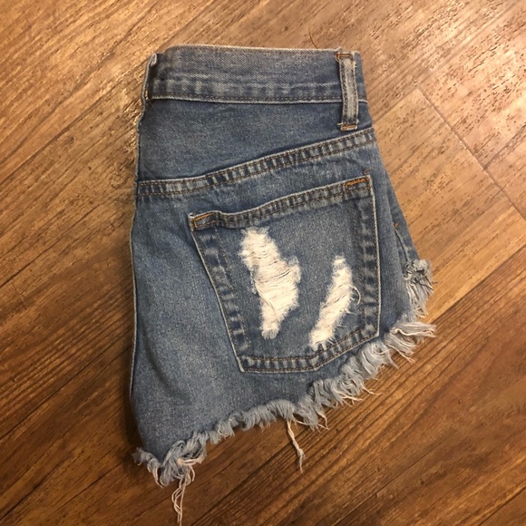 💙 High Rise Denim Shorts 💙 - Picture 3 of 3